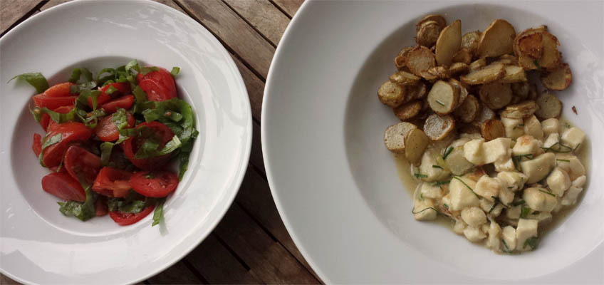 Pilzragout Riesenbovist gebratener Topinambur Tomatensalat mit Sauerampfer