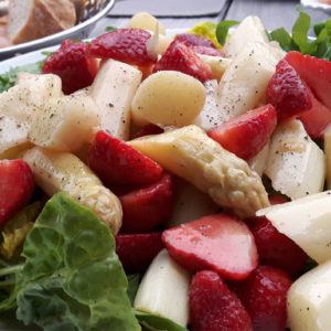 Spargel-Erdbeer-Salat