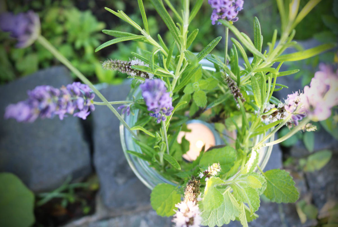 DIY Duftwindlicht Mit Lavendel Rosmarin Minze Zitronenmelisse