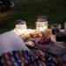 Picknick im Garten mit Sonnenglas