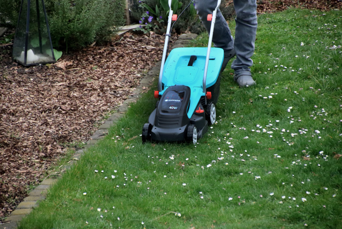 Werbung // Rasenmähen im Frühjahr - Wann fängt man an zu mähen? Garden Akku-Rasenmäher für kleine Rasenflächen