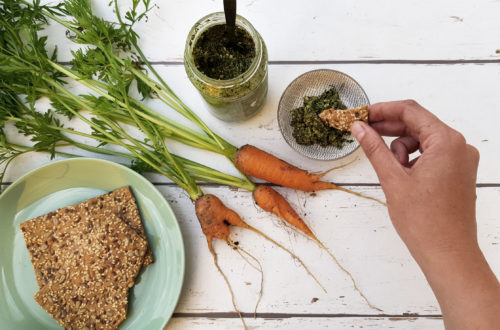 Möhrengrünpesto mit Mandeln und Parmesan