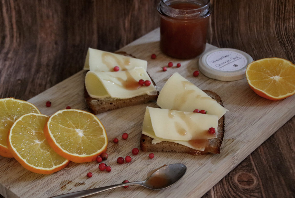 Appenzeller Rahmkäse mit Preiselbeer-Orangen-Senf