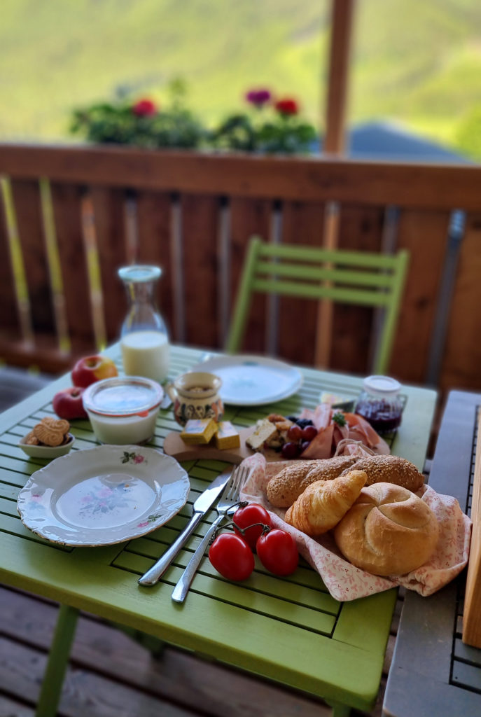 Frühstückskisterl mit regionalen Köstlichkeiten Sloho Bergurlaub